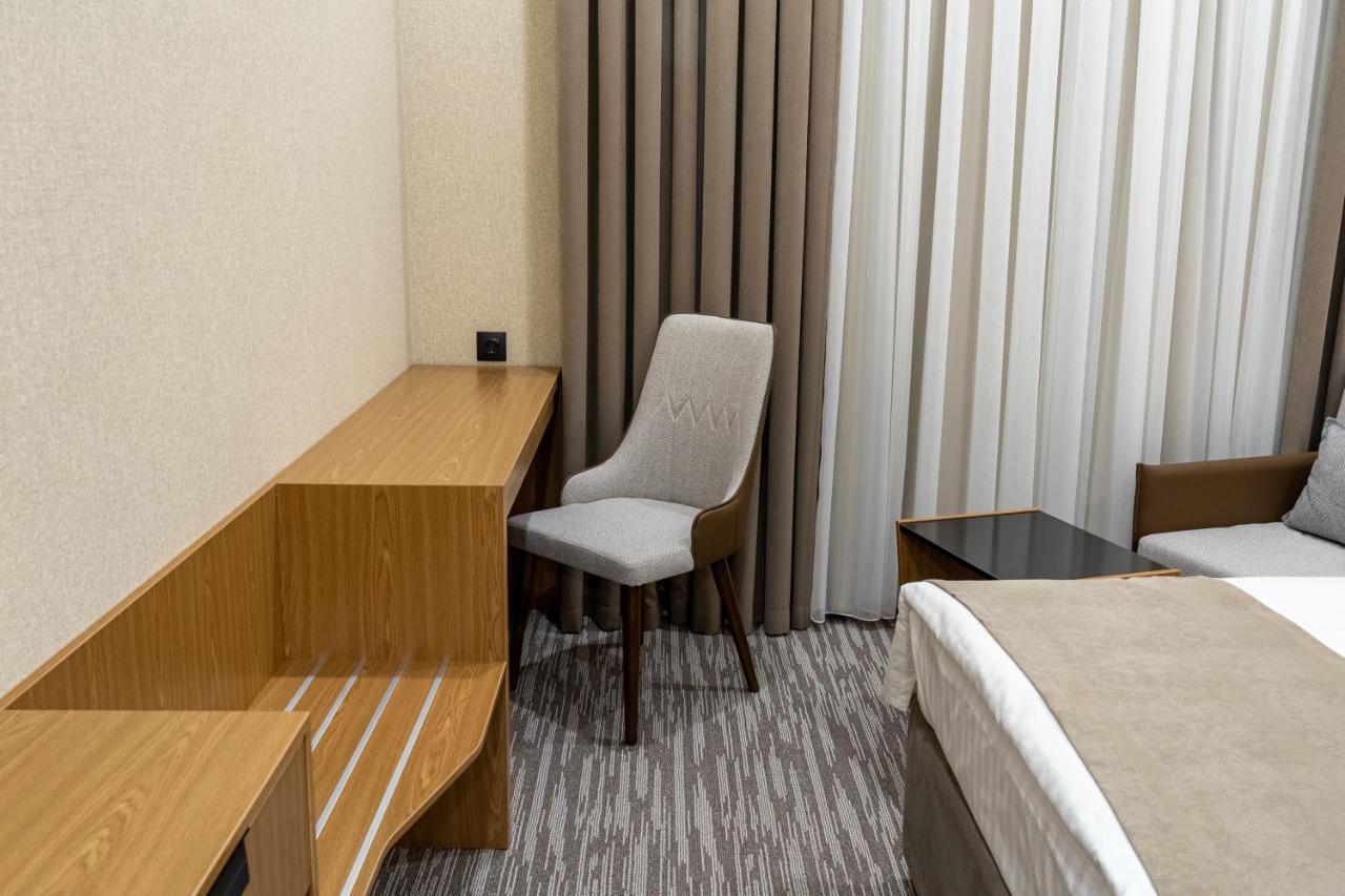 Mirzo Hotel Tashkent Esterno foto