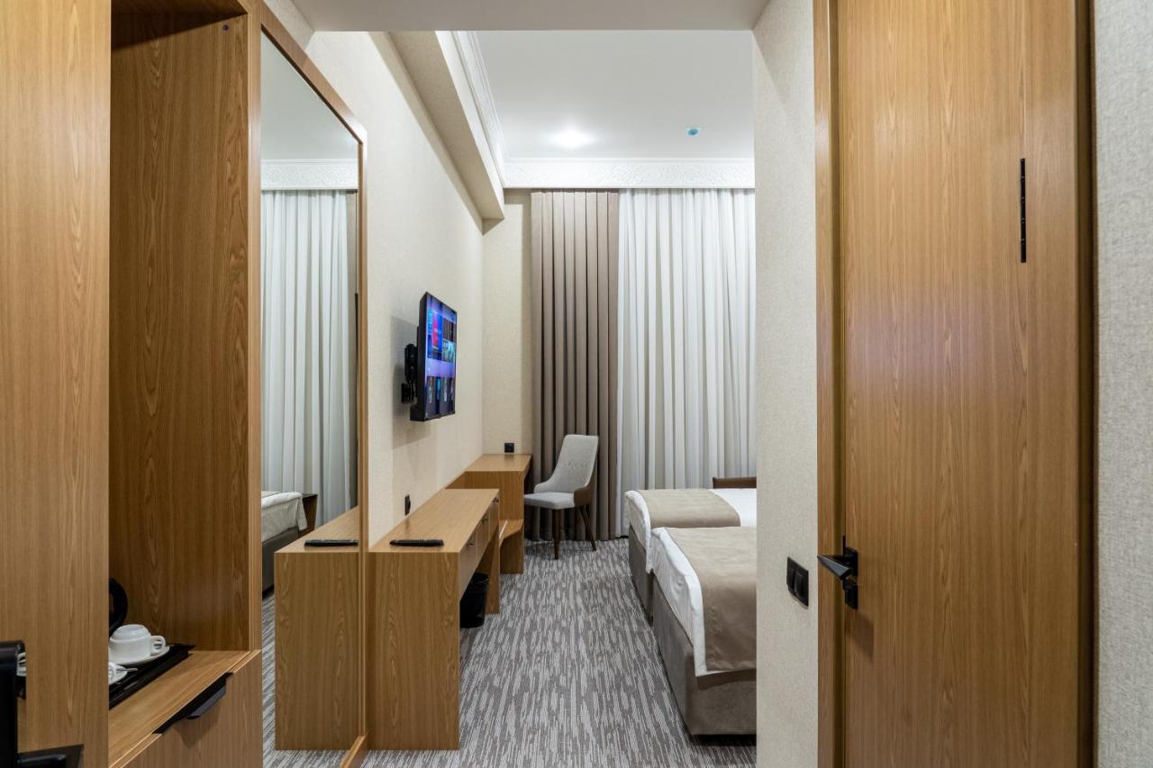 Mirzo Hotel Tashkent Esterno foto